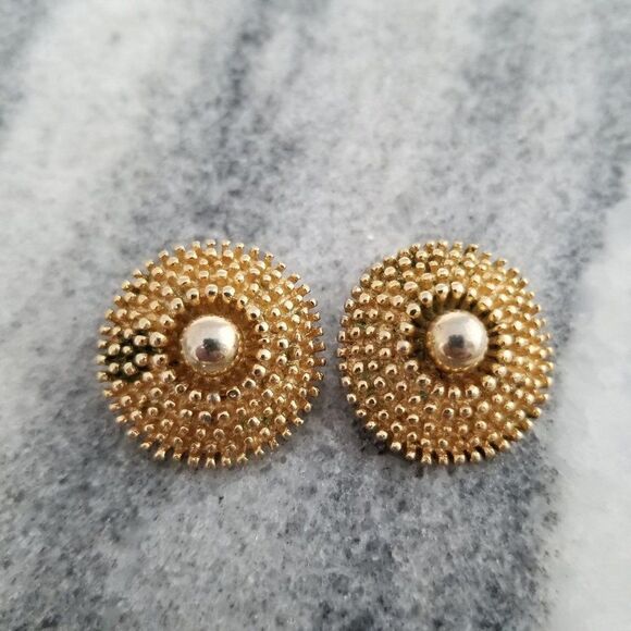 Vintage Textured Gold Tone Dome Clip On Earrings, Retro 80s Style, Estate - Picture 1 of 4